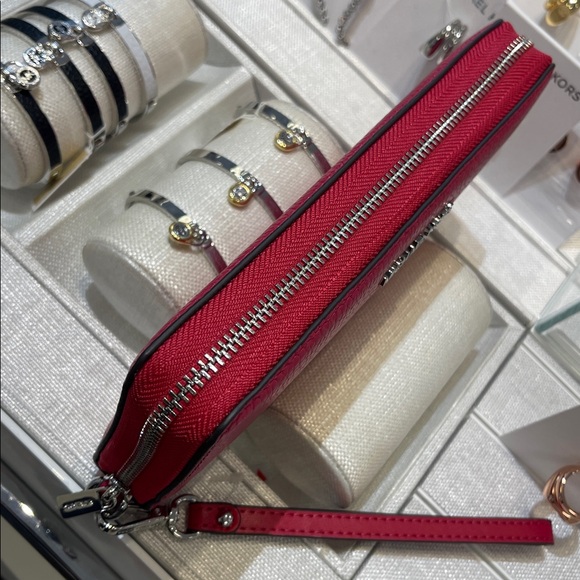 MICHAEL KORS Lg Pebbled Leather Continental Wallet Wristlet Phone
Dark Raspberry - Picture 7 of 16